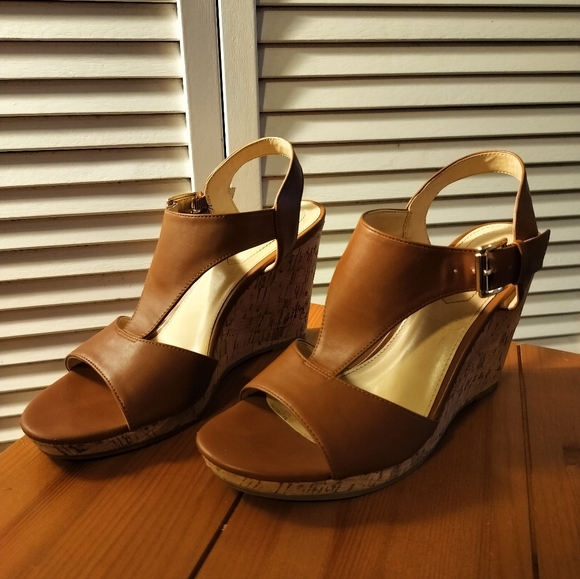 Liz Claiborne brown wedges - Picture 3 of 5